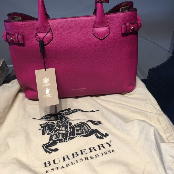 COPY - Authentic Burberry Banner bag in Fuchsia - Picture 2 of 8